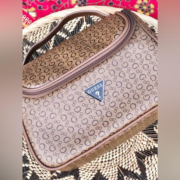 Guess Logo Zipper Top Open Make-Up Bag - Picture 4 of 9